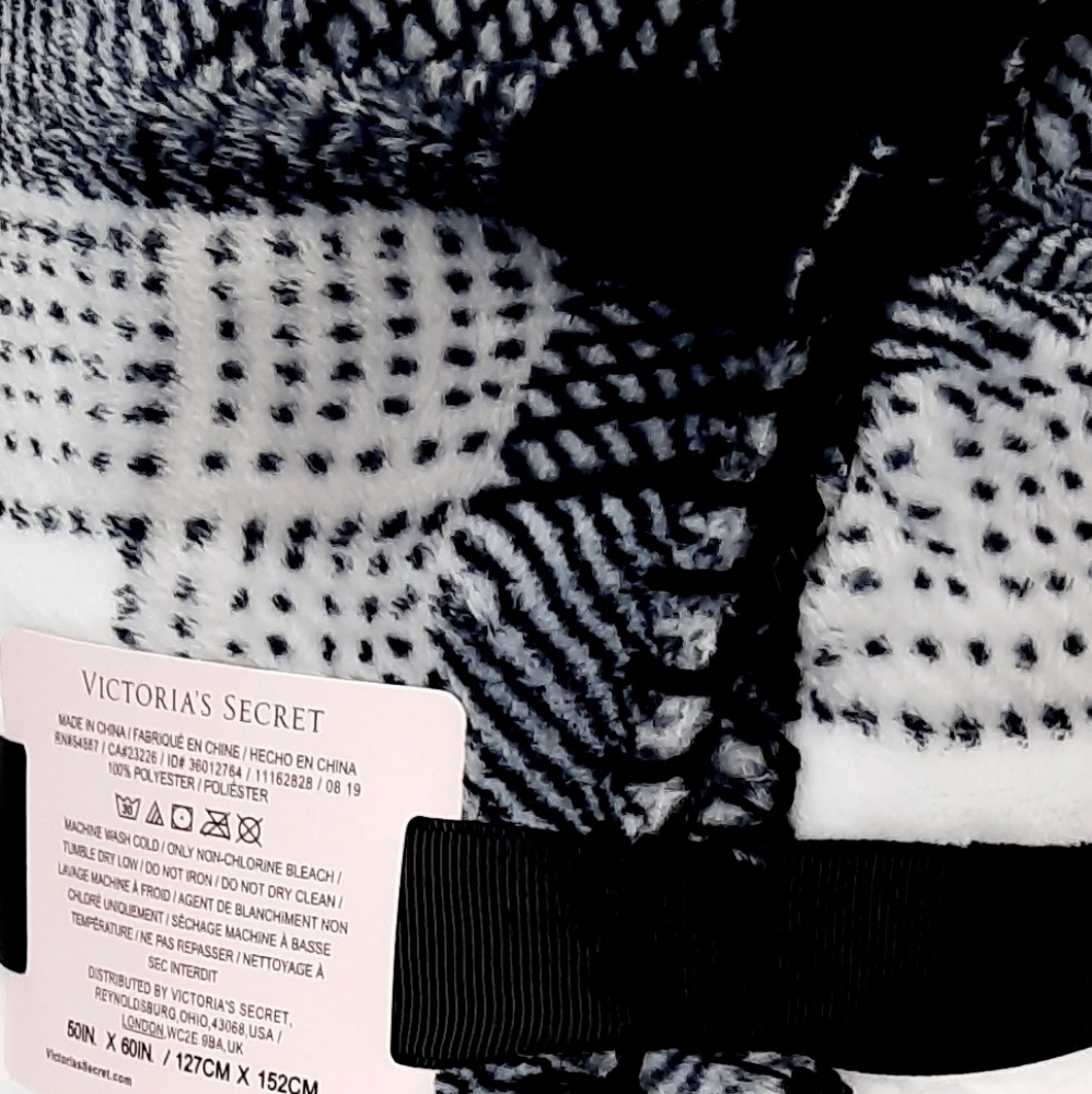 Victoria's Secret Black Checkers Blanket NWT - Picture 5 of 10